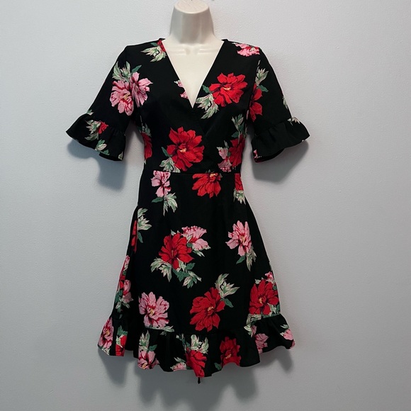 Pretty Little Thing Black/Red Floral Corset Dress Size‎ 4 - Picture 1 of 7